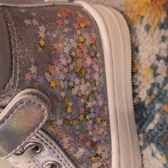 NWT Toddler Sneakers - Picture 4 of 8